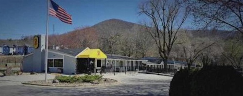 Super 8 by Wyndham Asheville/Biltmore image 12