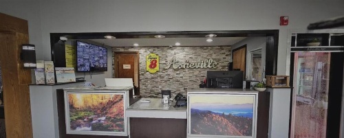 Super 8 by Wyndham Asheville/Biltmore image 17